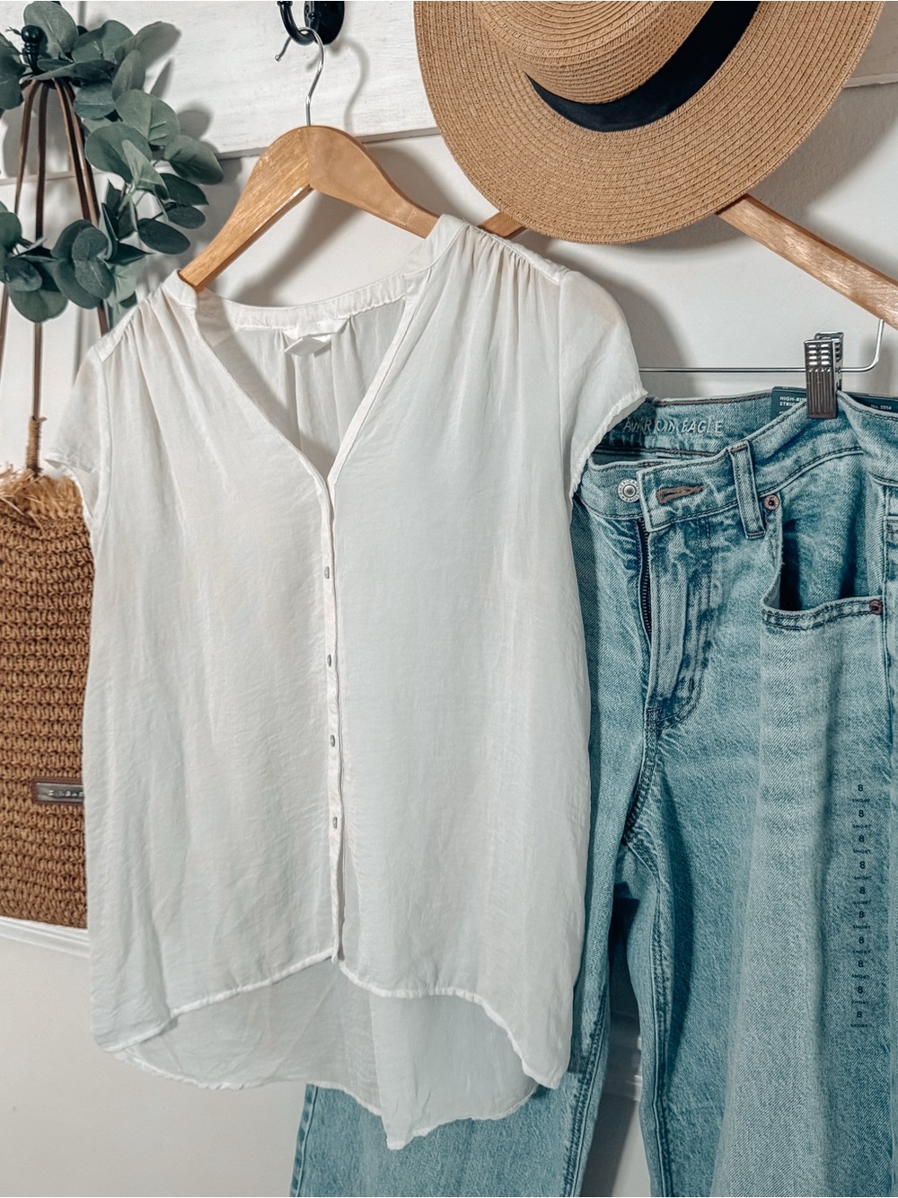 H&M White Short-Sleeve Button-Front Minimalistic Blouse